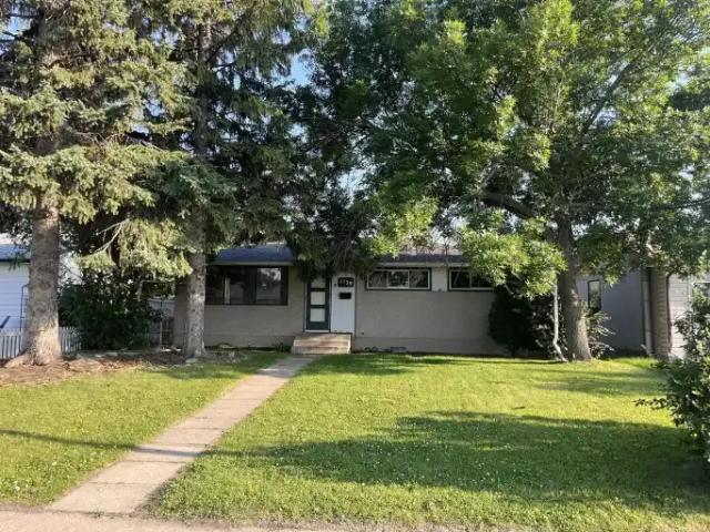 3 Bedroom House Red Deer AB 104401574