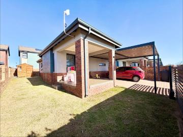 3 Bedroom house rented in Lion Pride, Randburg