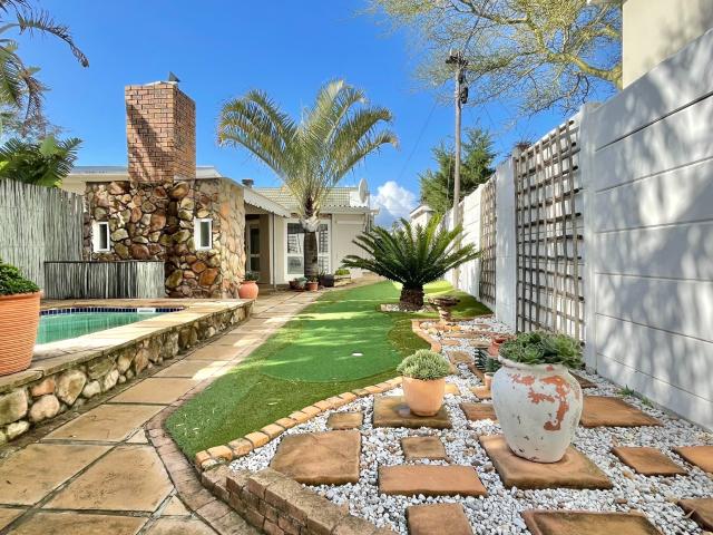 3 Bedroom House Rented in Strand Central