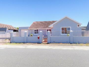 3 Bedroom house rented in Strandfontein Village, Mitchells Plain