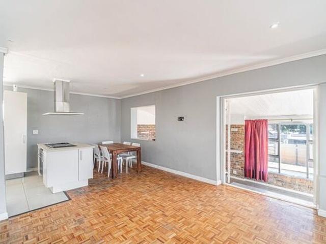 3 Bedroom house rented in Southfield, Cape Town