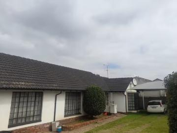 3 Bedroom House W W 103182727