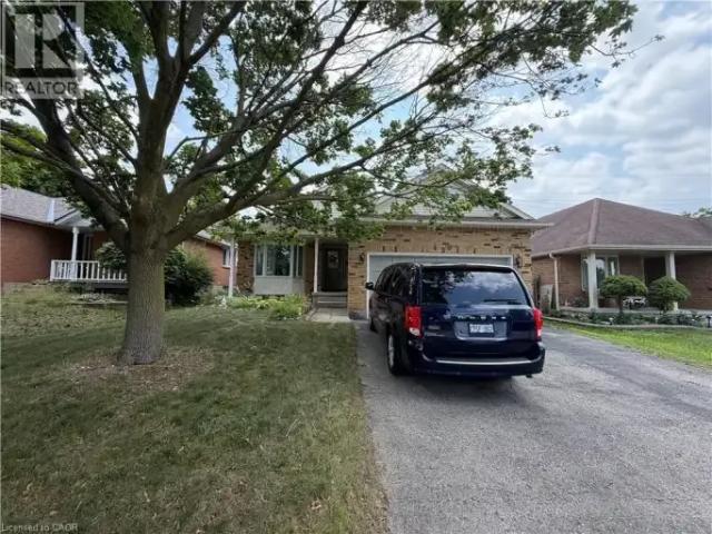 3 Bedroom House Waterloo ON 104535585