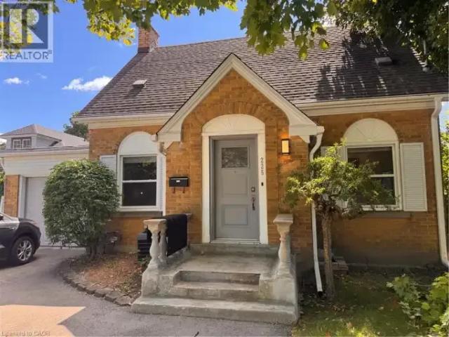 3 Bedroom House Waterloo ON 105543536