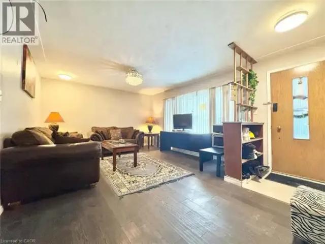 3 Bedroom House Waterloo ON 103579442