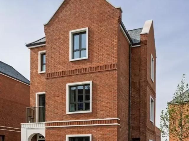 3 Bedroom House Wandsworth London 102954354
