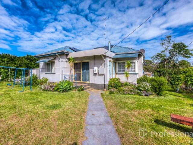 3 Bedroom House Waroona WA 105972002
