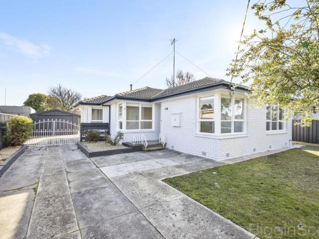 3 Bedroom House Wendouree VIC 105863084