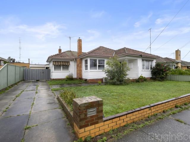 3 Bedroom House Wendouree VIC 105863111