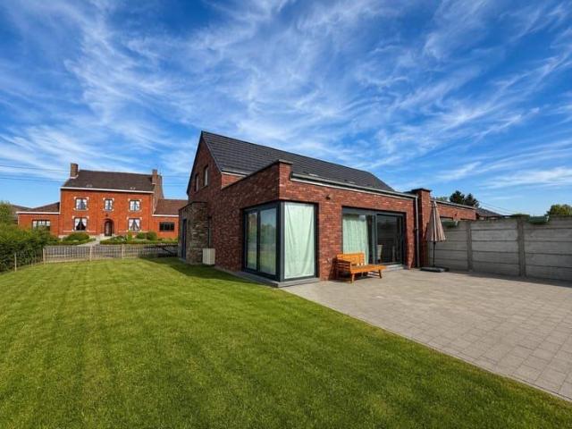 3 bedroom house with terrace and garden. PEB: B!