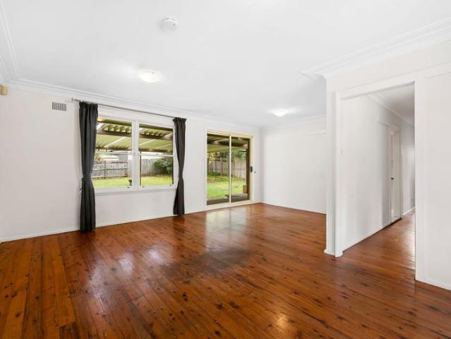3 bedroom house with walk distance to station