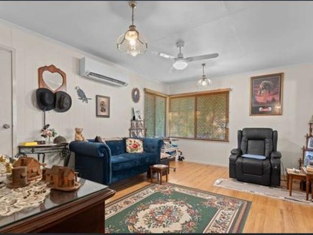 3 bedroom house with backyard, close to Goodna train station & shopping centre