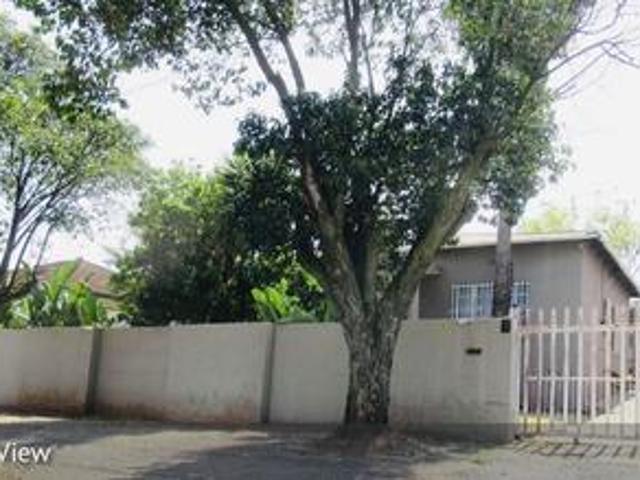 3 bedroom house with cottage on the.