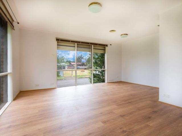 3 Bedroom House with Ducted Air Conditioning!