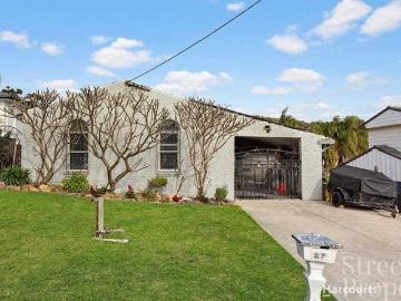 3 Bedroom House with extra downstairs retreat and extra bathroom