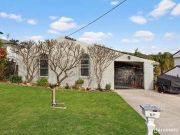 3 Bedroom House with extra downstairs retreat and extra bathroom