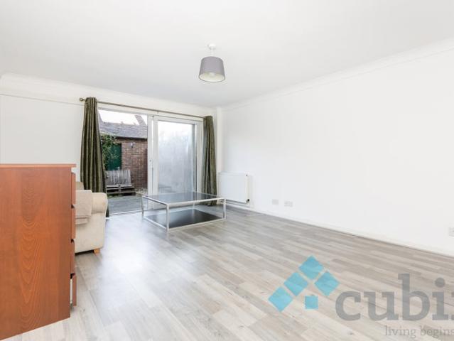 3 bedroom house with garden & 2 bathrooms