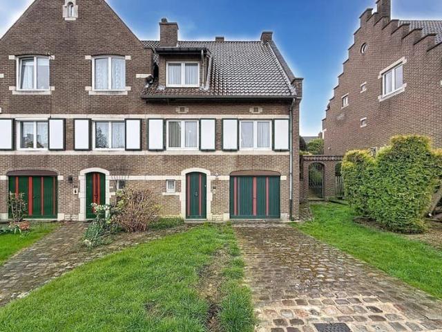3 BEDROOM HOUSE WITH GARDEN AND GARAGE ​