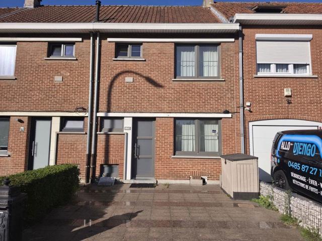 3 Bedroom House with Garden and 2 Parking Spaces