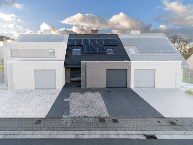 3 bedroom house with garden for rent in Veurne