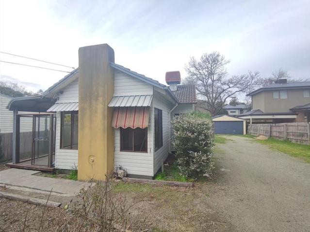 3 Bedroom House with Large Pergola in Prime Location