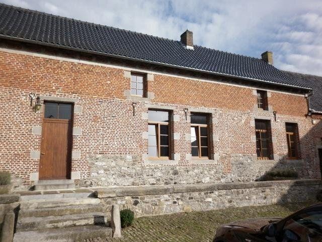 3 bedroom house with parking space and garden