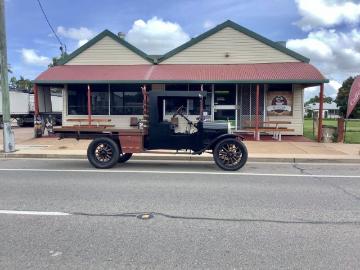 3 bedroom House with Profitable a Store/Cafe and Licensed Food Truck. Good Turnover, Good Margins, Great Lifestyle