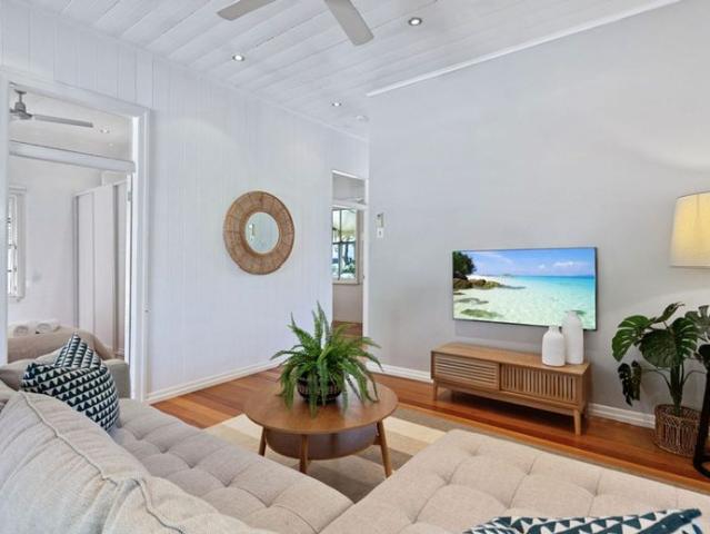 3 bedroom House with solar Heated Inground pool fully furnished fenced yard pet friendly