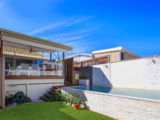 3 bedroom House with solar Heated Inground pool fully furnished fenced yard pet friendly