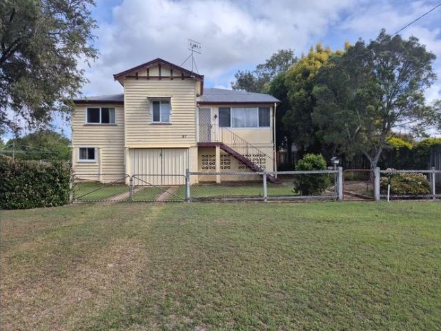 Wondai Rental: 3 Bedroom House with Sleep Out
