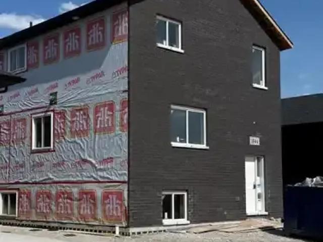 3 Bedroom House Windsor ON 104000301