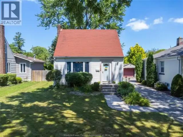 3 Bedroom House Windsor ON 105394915