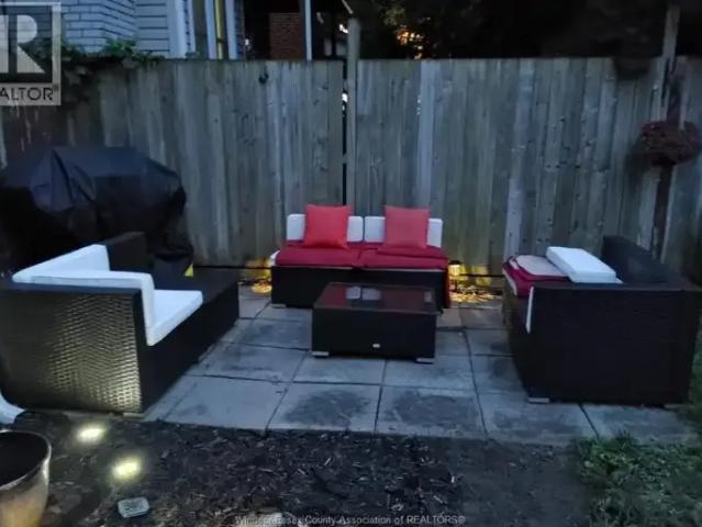 3 Bedroom House Windsor ON 105394980