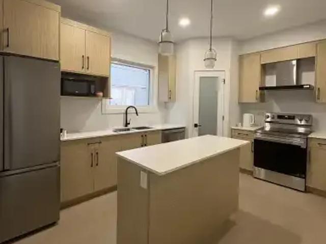 3 Bedroom House Winnipeg MB 105623609