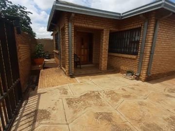 3 Bedroom House To Let in Mapetla
