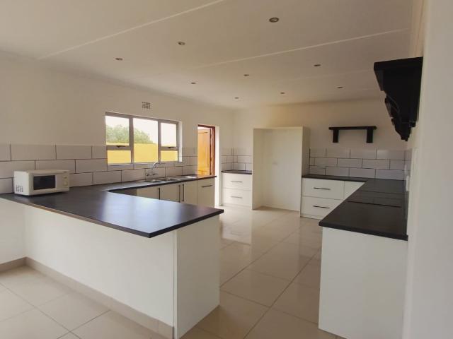 3 Bedroom House To Let in McDougall's Bay