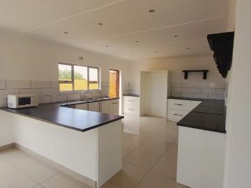 3 Bedroom House To Let in McDougall's Bay