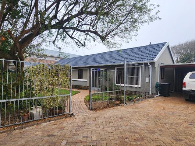 3 Bedroom House To Let in Meadowridge