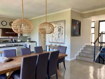 3 Bedroom House To Let in Oranjezicht
