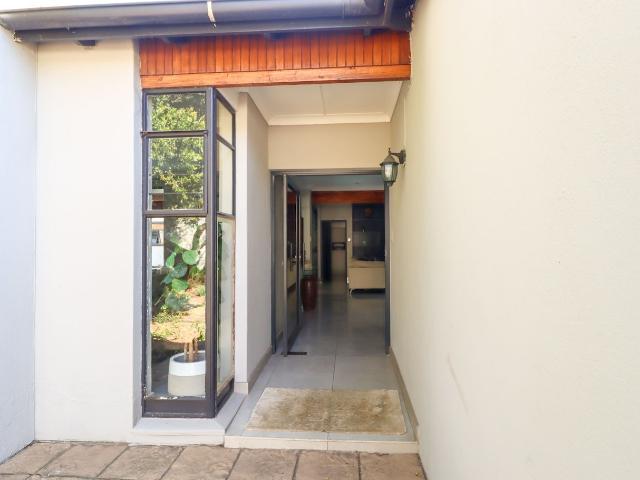3 Bedroom House To Let in Bryanston