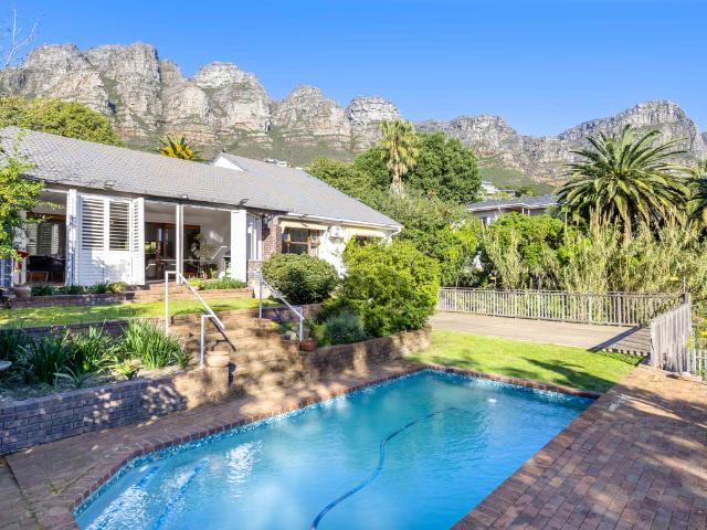 3 Bedroom House To Let in Camps Bay