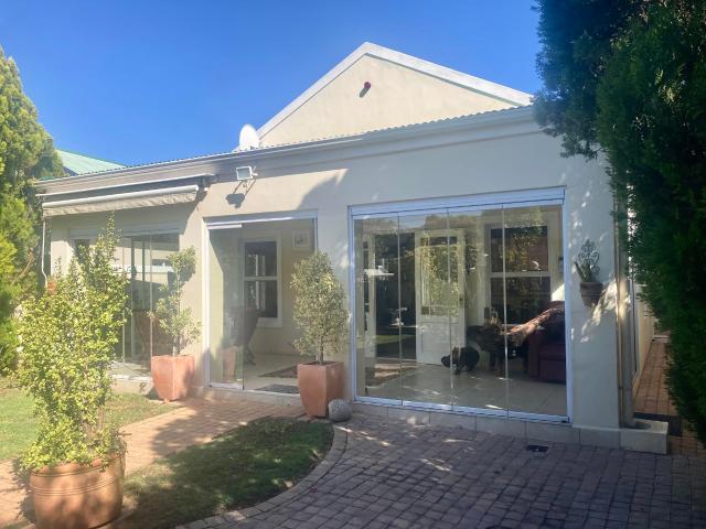3 Bedroom House To Let in Claremont Upper