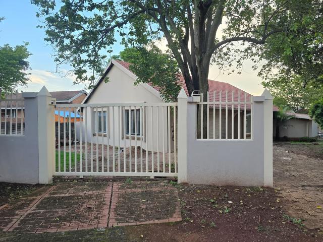 3 Bedroom House To Let in Doornpoort