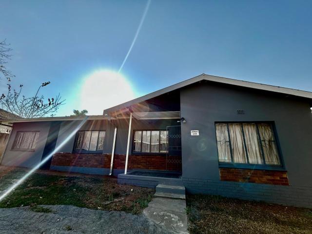 3 Bedroom House To Let in Geelhoutpark