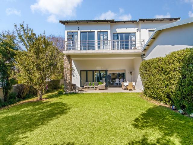 3 Bedroom House To Let in Helderfontein Estate