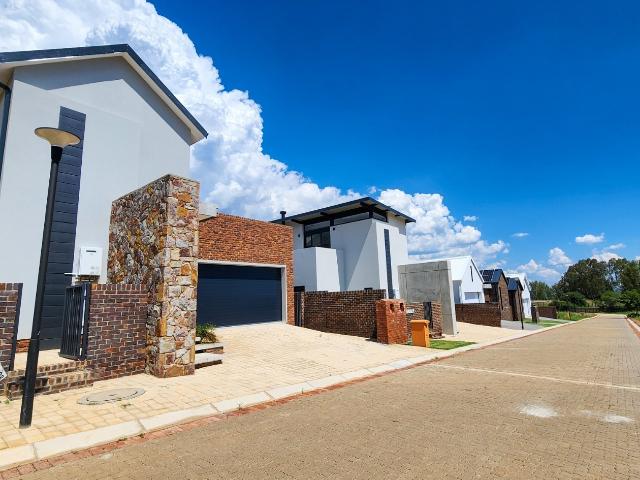 3 Bedroom House To Let in Helderzicht Eco Estate