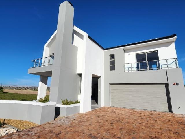 3 Bedroom House To Let in Langebaan Country Estate