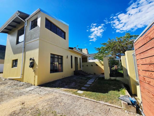 3 Bedroom House To Let in Palmiet