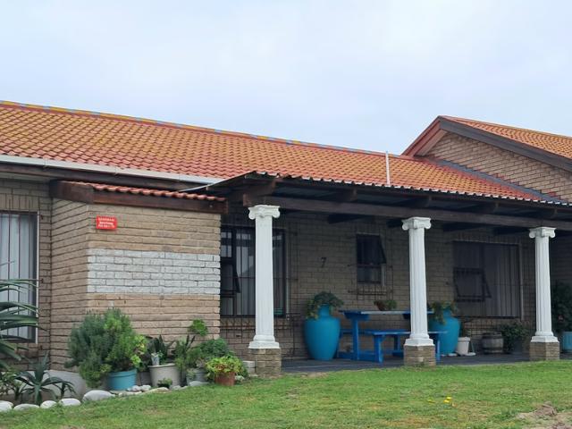 3 Bedroom House To Let in Perlemoenbaai