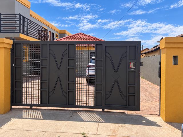 3 Bedroom House To Let in Protea Glen